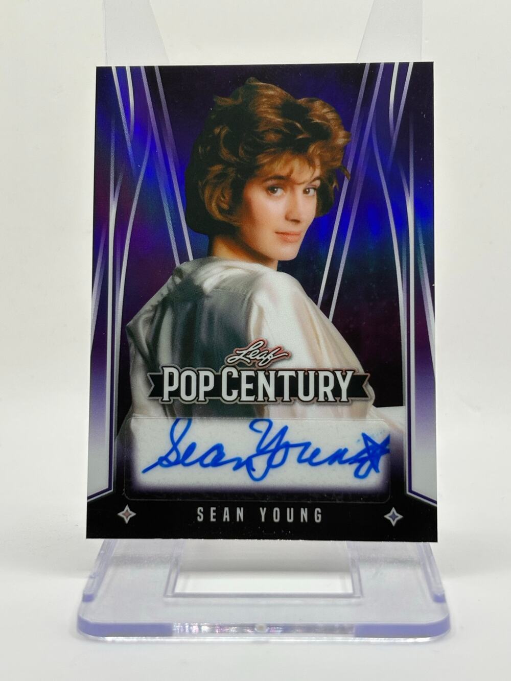 2024 Leaf Pop Century Sean Young Prismatic Purple Auto 2/6 SSP Ace Ventura